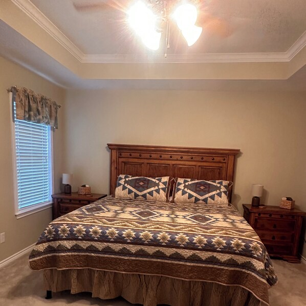 3 bedrooms, iron/ironing board, free WiFi, bed sheets - FARMHOUSE CHARM, located just 4.4 miles from Kyle Field & Texas A & M (College Station)