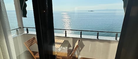Deluxe Double Room, Sea View | Living area | 43-inch Smart TV with satellite channels, Netflix, streaming services
