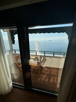 Deluxe Double Room, Sea View | Living area | 43-inch Smart TV with satellite channels, Netflix, streaming services