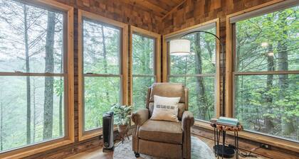 Hot Tub--Pet-Friendly--Rustic River-View Cabin