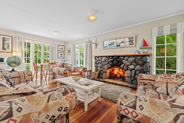 Smart TV, fireplace - Fisherman’s retreat in Turangi (Turangi)