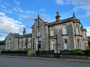 Exterior - 10 mins from the beach and one of the finest Links Golf Courses in Scotland. (Montrose)