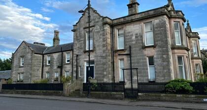 10 mins from the beach and one of the finest Links Golf Courses in Scotland.