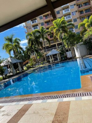 Pool - One bed fully furnished Condo with lovely pool.  10 mins from downtown Davao. (Davao City)