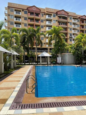 Pool - One bed fully furnished Condo with lovely pool.  10 mins from downtown Davao. (Davao City)