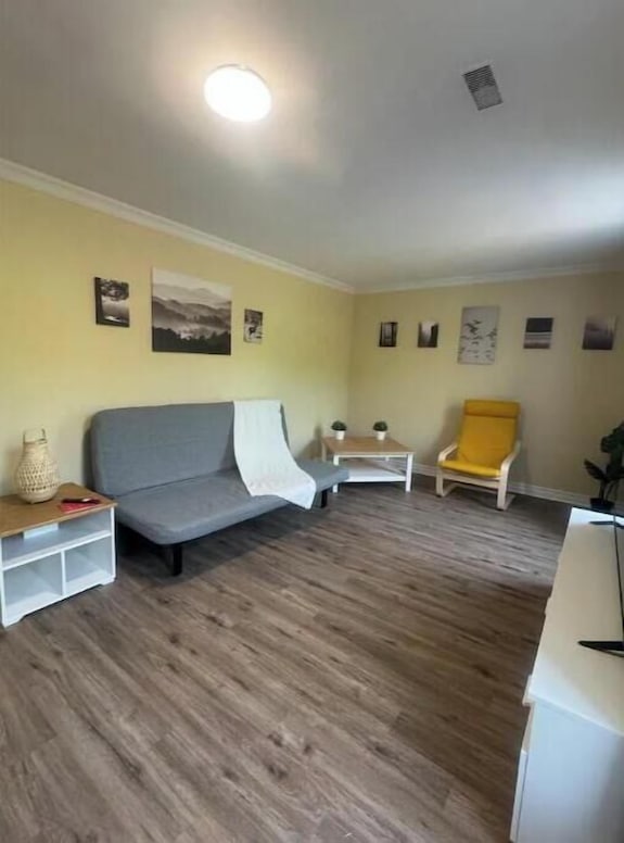2 Bedroom Downtown And Near Waterfront - Cornwall