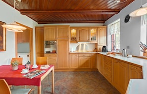 Fridge, dishwasher, coffee/tea maker, cookware/dishes/utensils - 5 bedroom beautiful home in Brovst (Brovst)