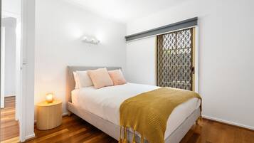 2 bedrooms, iron/ironing board, travel cot, free WiFi