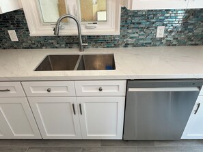 Fridge, microwave, oven, stovetop - Vacation house (Los Angeles)