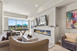 Smart TV - Sparks Waterfront 2 Kings Condo- Free Parking (Sparks)