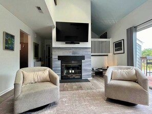 Smart TV, stereo - Rehoboth Beach Condo w/ Pool Parking Tennis (Rehoboth Beach)