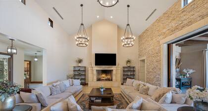 12bedrooms- 9 en-suite’s, 2 pools, tennis, pickleball, basketball, sauna & steam