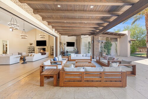 12bedrooms- 9 en-suite’s, 2 pools, tennis, pickleball, basketball, sauna & steam