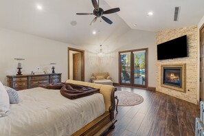 12 bedrooms, travel crib, free WiFi, bed sheets