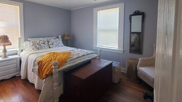 3 habitaciones, tabla de planchar con plancha, wifi y ropa de cama