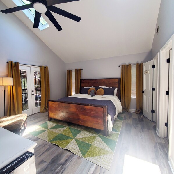 3 bedrooms, iron/ironing board, WiFi, bed sheets