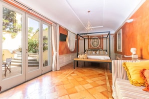 3 slaapkamers, een kluis op de kamer, een bureau