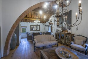 Unclassified image, 2 of 87, button - MyExclusiveItaly - Chianti's Villa | Vineyard, infinity pool, view (Greve in Chianti)