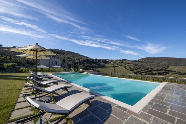 Una piscina techada, una piscina climatizada