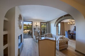 Unclassified image, 2 of 87, button - MyExclusiveItaly - Chianti's Villa | Vineyard, infinity pool, view (Greve in Chianti)