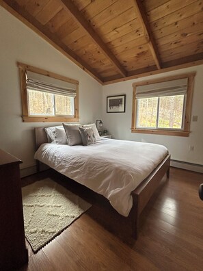 3 bedrooms, in-room safe, desk, iron/ironing board