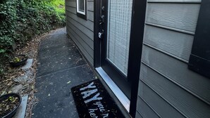 Unclassified image, 4 of 18, button - Private Cozy Garden Studio Retreat - Near Downtown, Gardens & Forest Park (Portland)