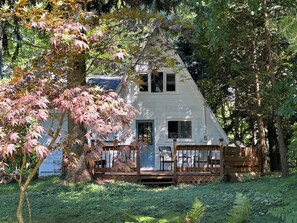 Exterior - The ‘A’mazing Escape! Beaches, hiking trails, & great fall color tour location! (Manistee)