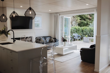 Smart TV, fireplace. The Doctors Villa Waikanae