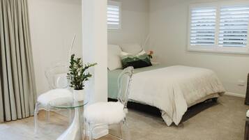 3 slaapkamers, een strijkplank/strijkijzer, gratis wifi, beddengoed