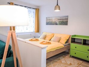 1 bedroom, travel cot, free WiFi - Cosy apartment for 3 people with WIFI, TV and panoramic view (Ostrov)