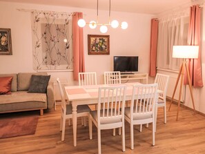 TV - Lovely apartment for 5 people with WIFI, TV, balcony and panoramic view (Ostrov)