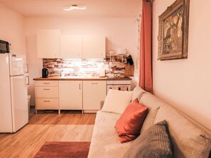 TV - Lovely apartment for 5 people with WIFI, TV, balcony and panoramic view (Ostrov)