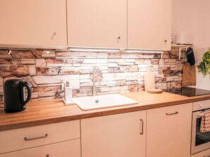 Microwave, oven, dishwasher, toaster - Lovely apartment for 5 people with WIFI, TV, balcony and panoramic view (Ostrov)