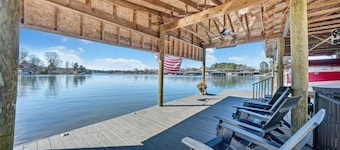 Gentle Slope Lakefront beautiful sunset,6Bds,4.5Bas, kayaks,paddleboards,firepit