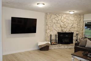Living area - Sunset Manor Duplex- Upper Unit
 (Rexburg)