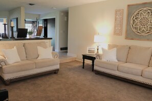 Living area - Sunset Manor Duplex- Upper Unit
 (Rexburg)
