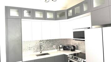 Fridge, microwave, oven, stovetop