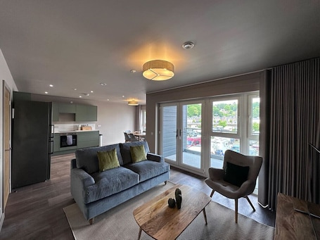 TV. Harbourside Apartment No 3