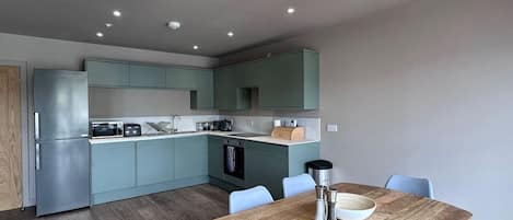 冷蔵庫、電子レンジ、オーブン、食器洗い機