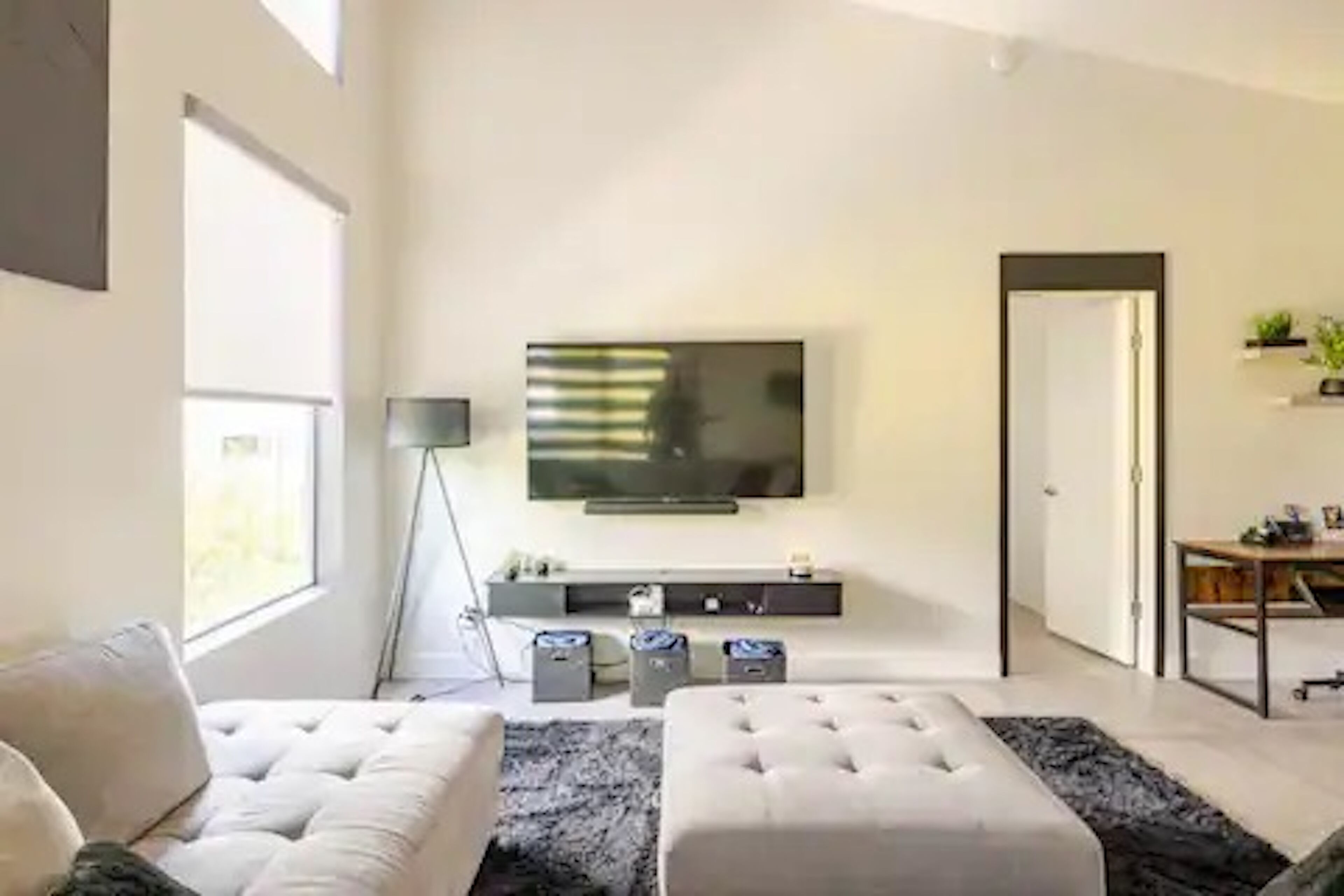 Smart TV, computer monitors