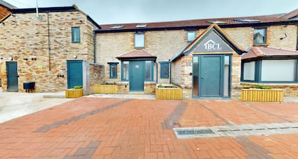 Bicester Court Lodge The Heritage Room | Bicester Holiday Let | 1 Beds & Sleeps 2