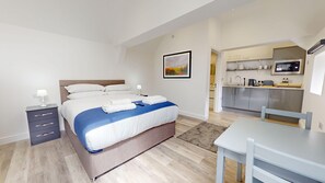 1 bedroom, iron/ironing board, WiFi, bed sheets - Bicester Court Lodge The Garth Room | Bicester  Holiday Let | 1 Bed & Sleeps 2 (Bicester)