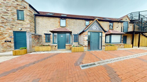 Bicester Court Lodge The Garth Room | Bicester  Holiday Let | 1 Bed & Sleeps 2