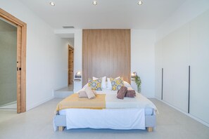 5 bedrooms, iron/ironing board - La Villa Mahana Goertz (Empuriabrava)