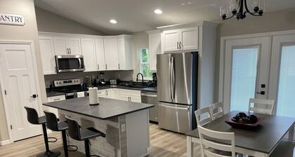 New 2024 home. 5mi to WEC. Close to I-75. Rainbow river, Devils Den and more.