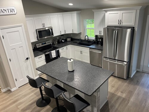 New 2024 home. 5mi to WEC. Close to I-75. Rainbow river, Devils Den and more.