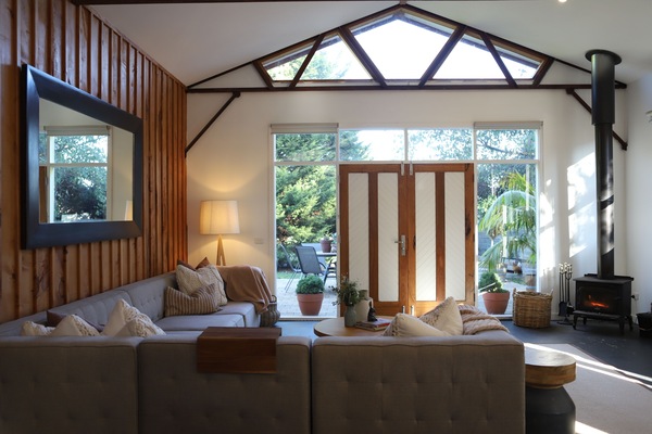 Smart-TV, Kamin, BĂŒcher