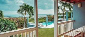 Beautiful Poolside Bungalow with Incredible Views. 5 mins to the beach!