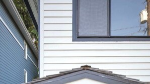 A house with a dark front door, a small porch, and a mailbox labeled 'B'. - Cozy& Chic 1BR 1BA Lower Unit Near Lake Union (Seattle)
