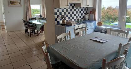 6 Bed Villa - Sleeps 12 - Pets - Garden - Parking